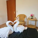 Schonach Mountain-top, Forest, Free Parking, New Kitchen, Garden-apartment Bathroom Has No Warm Water Apartmán Schonach im Schwarzwald