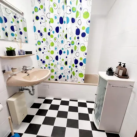 Schonach mountain-Top, forest, free parking, new kitchen, high-speed internet