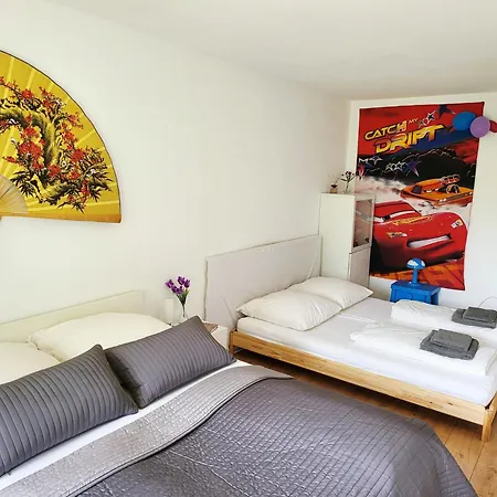 Book3Days-Stay4Days-1Dayfree!! Only Offer For Short Time, Ask Host For Details, 2 Apartments, 15 People, Free Parking, New Kitchen, Renovated Bathroom, High-Speed Internet *