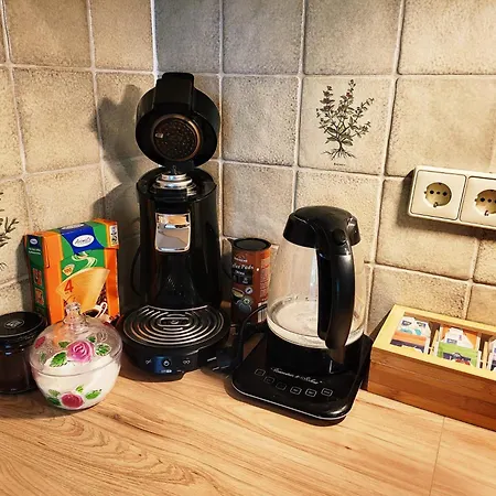 Book3Days-Stay4Days-1Dayfree!! Only Offer For Short Time, Ask Host For Details, 2 Apartments, 15 People, Free Parking, New Kitchen, Renovated Bathroom, High-Speed Internet *