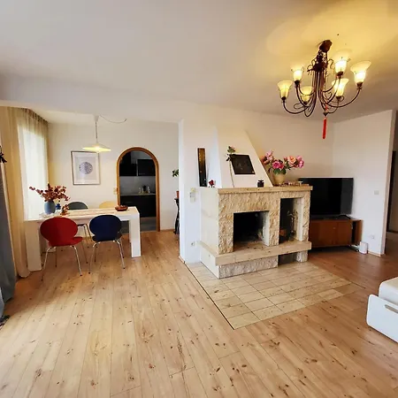 Two Apartments, 15 People, Free Parking, New Kitchen, Renovated Bathroom, High-Speed Internet