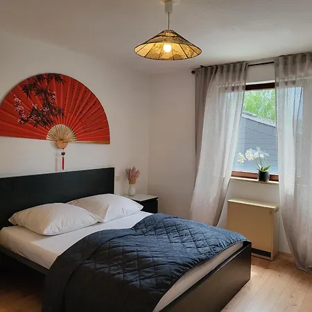 Book3Days-Stay4Days-1Dayfree!! Only Offer For Short Time, Ask Host For Details, 2 Apartments, 15 People, Free Parking, New Kitchen, Renovated Bathroom, High-Speed Internet *