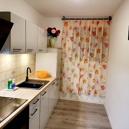 Apartment Book3Days-Stay4Days-1Dayfree!! Only Offer For Short Time, Ask Host For Details, 2 Apartments, 15 People, Free Parking, New Kitchen, Renovated Bathroom, High-Speed Internet *